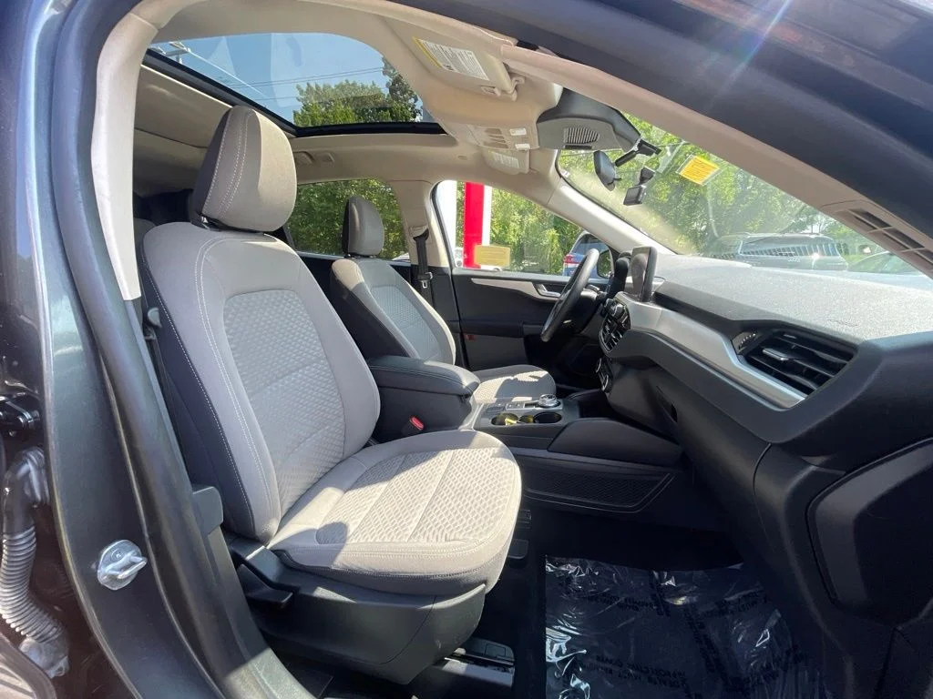 Used 2020 Gray Ford SE image 18