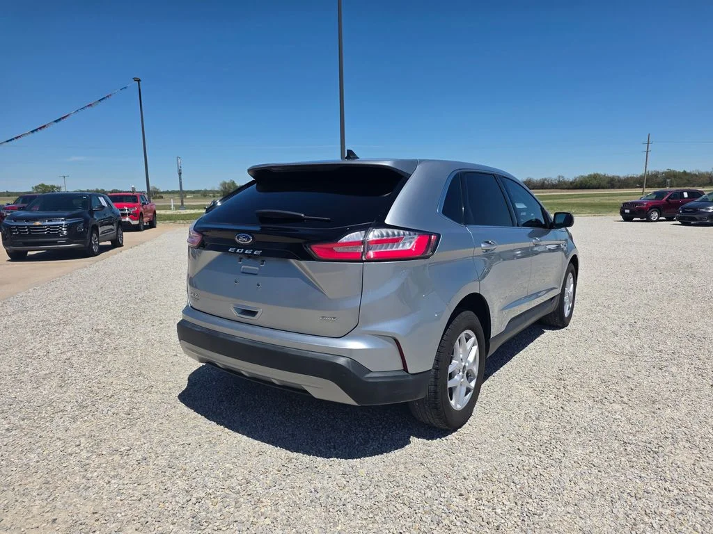 Certified Used 2024 Silver Ford SEL image 3