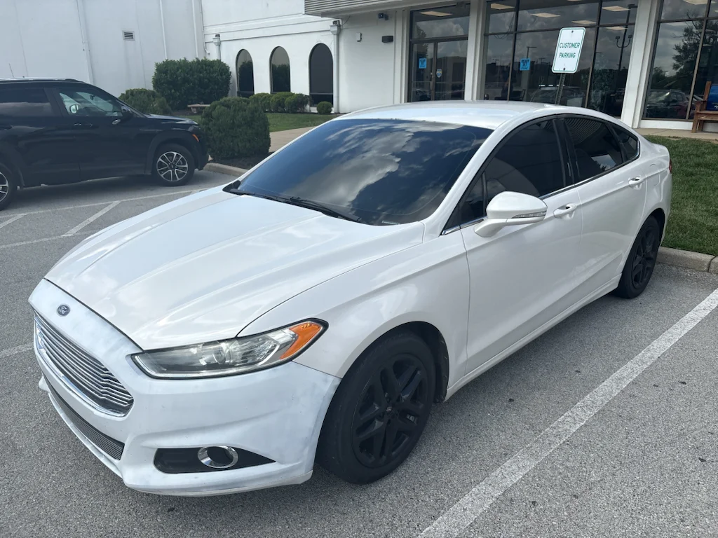 Used 2013 White Platinum Tri-Coat Metallic Ford SE image 2