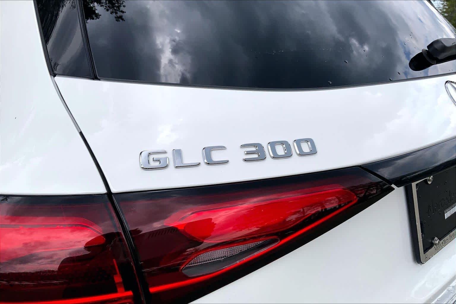 Certified Used 2025 Polar White Mercedes-Benz GLC 300 image 10