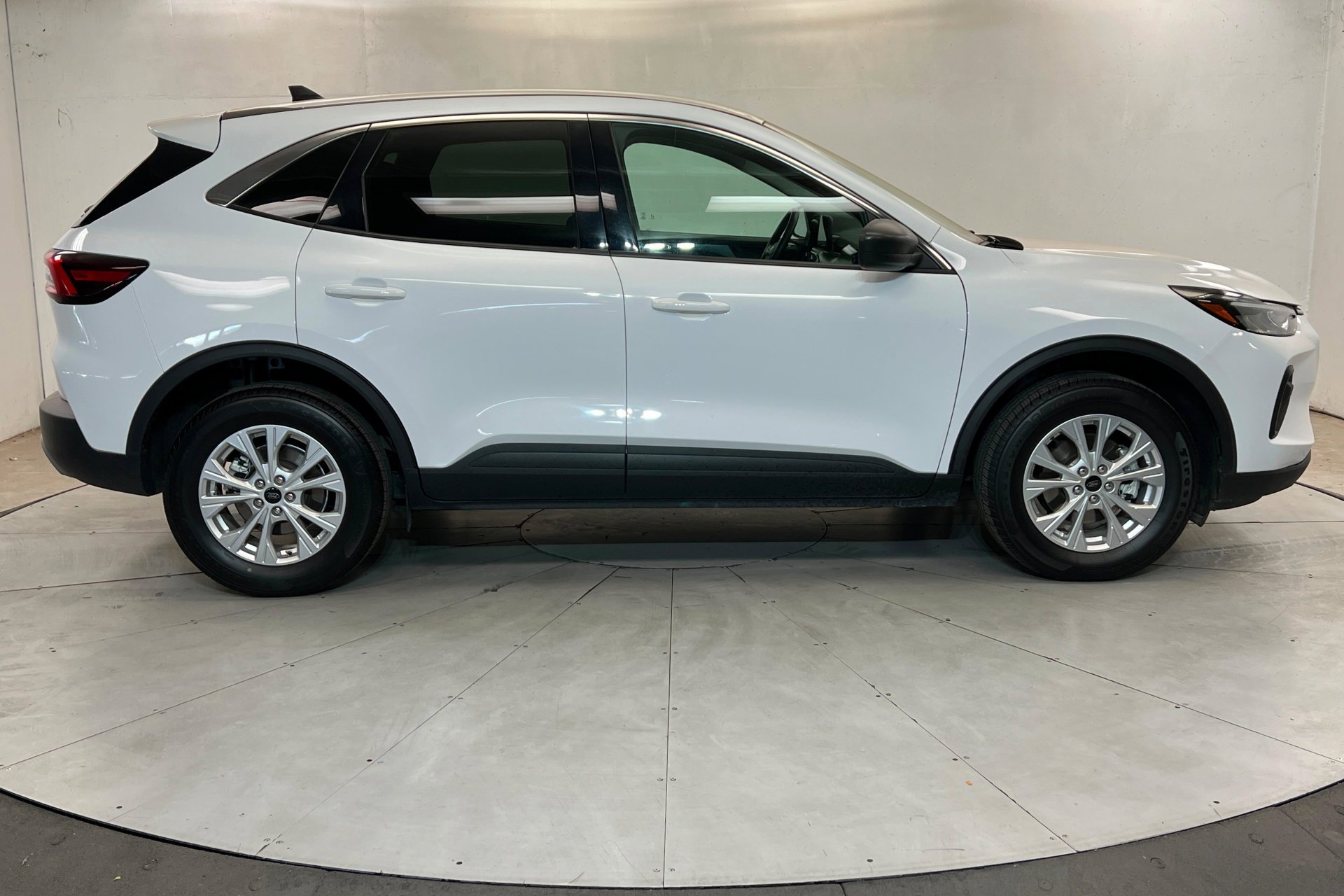 Used 2024 White Ford Active image 7