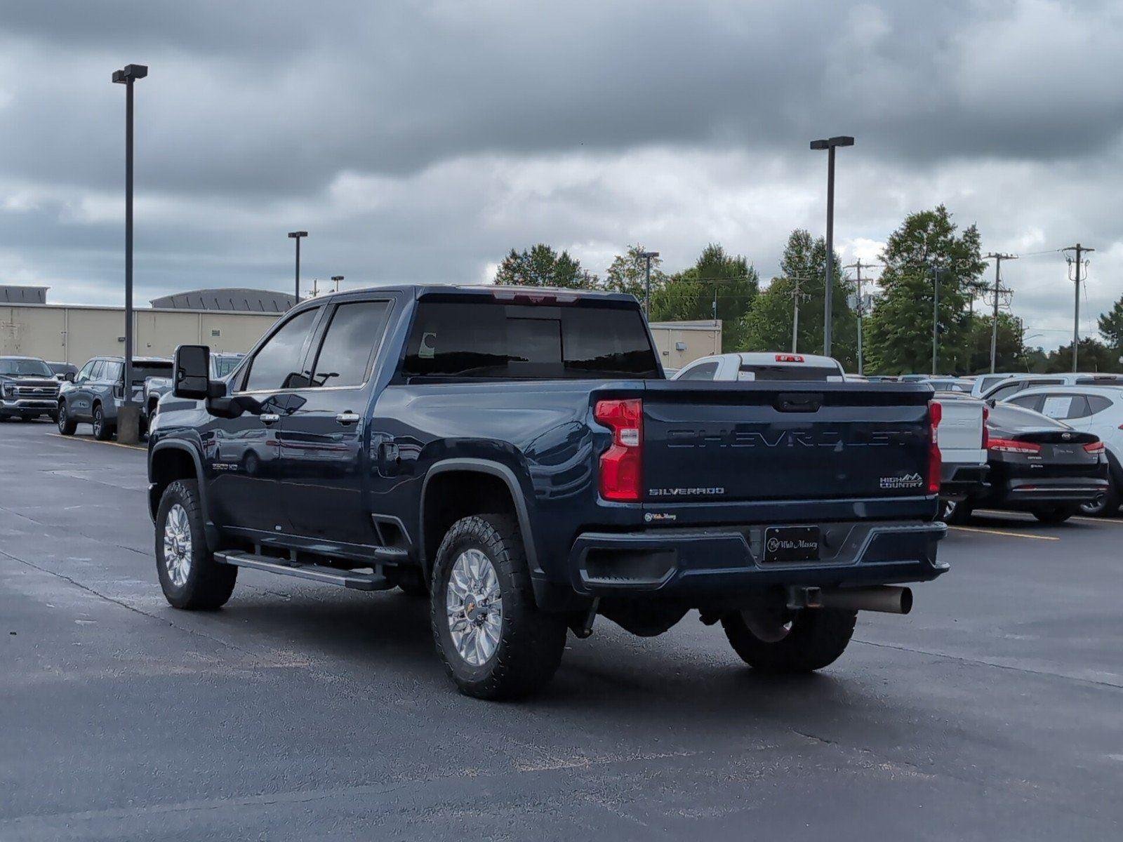 Used 2022 Northsky Blue Metallic Chevrolet High Country image 3