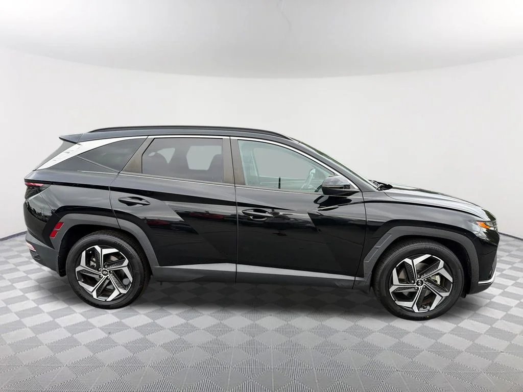 Used 2022 Black Hyundai SEL image 4