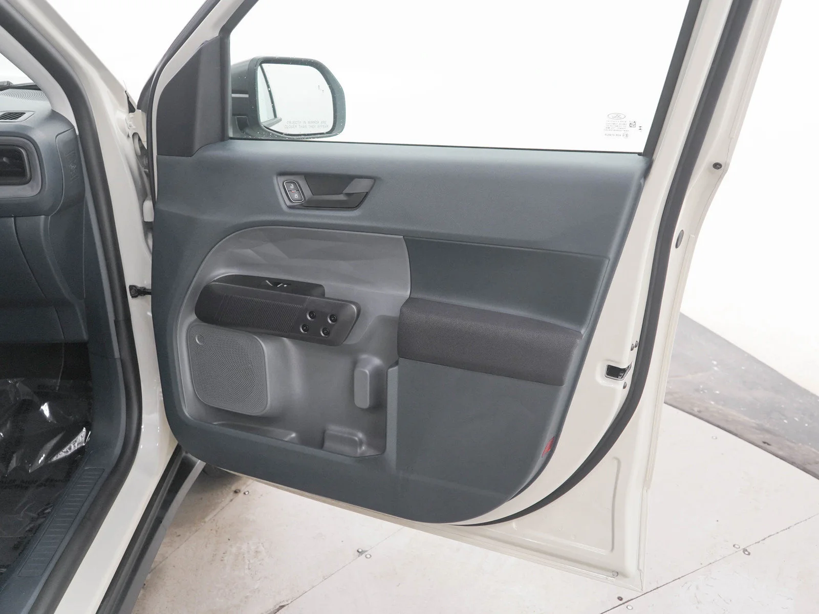 Used 2025 Beige Ford XL image 11