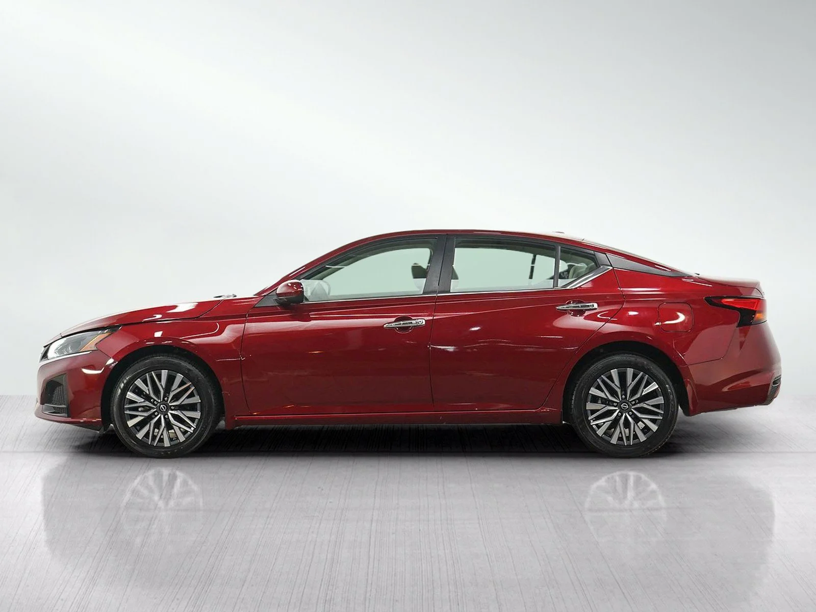 Used 2023 Nissan Altima SV with VIN 1N4BL4DW3PN405603 for sale in Burnsville, Minnesota