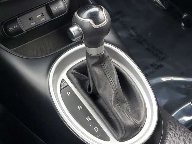 Used 2018 Green Kia Base image 28