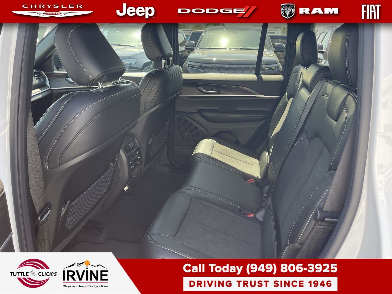 New 2026 Bright White Clear-Coat Exterior Paint Jeep Laredo Altitude image 18