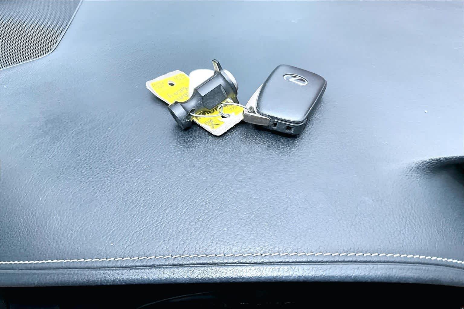 Used 2014 Nebula Gray Pearl Lexus Hybrid image 14
