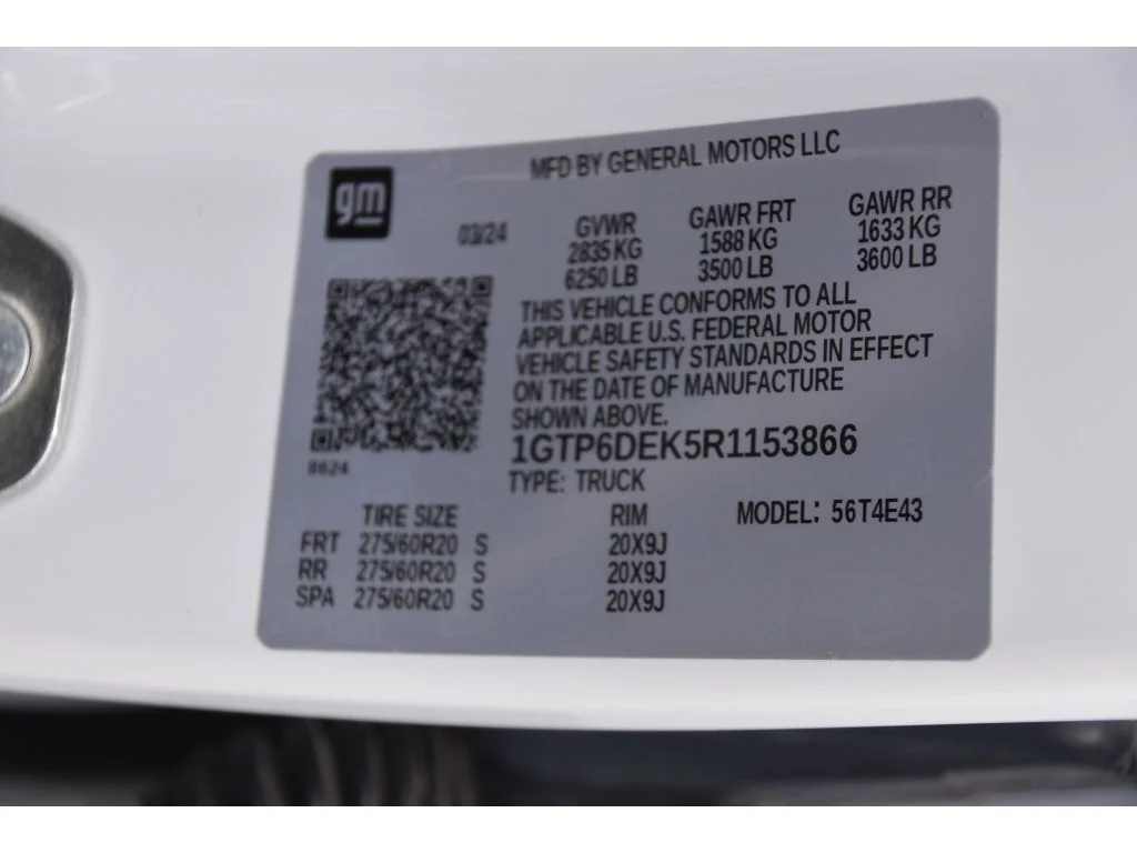 Used 2024 Summit White GMC 4WD AT4 image 22