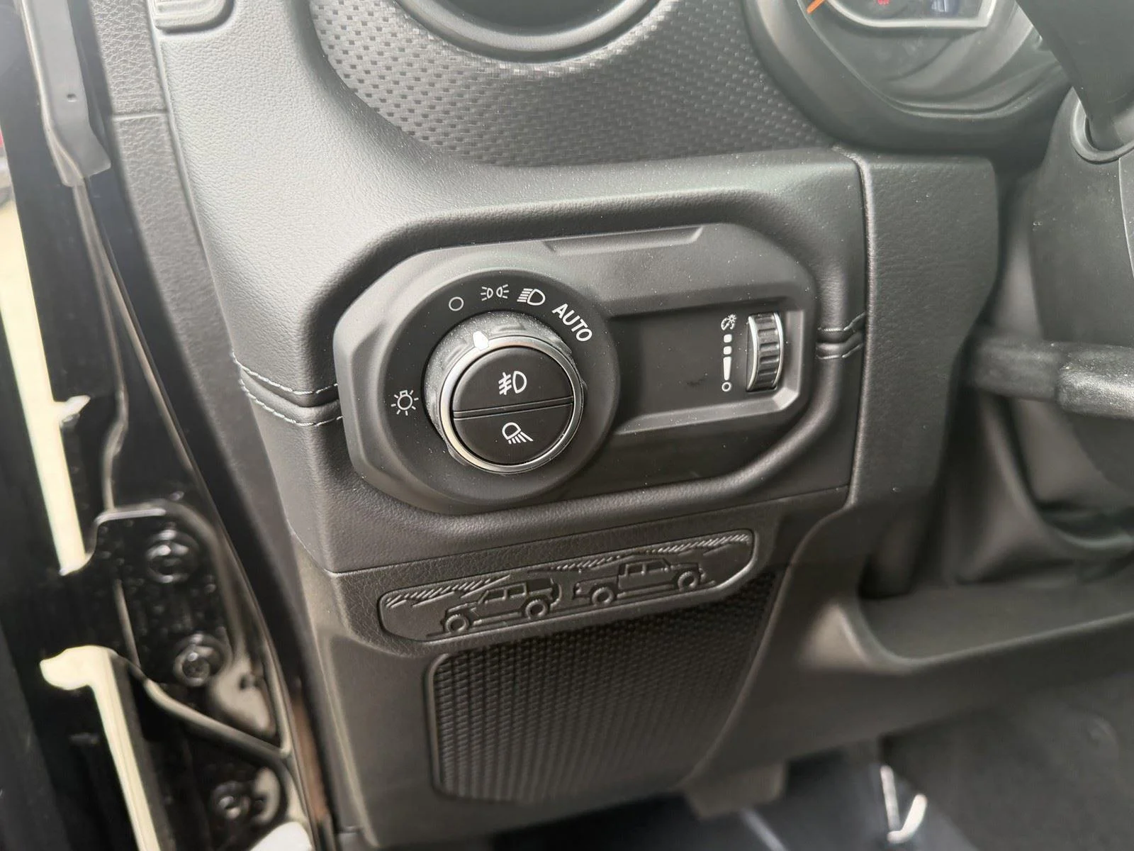 New 2026 Black Clear-Coat Exterior Paint Jeep Mojave image 18