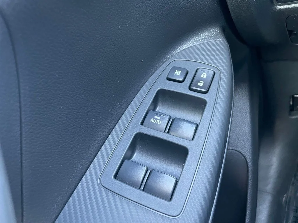 Used 2024 Silver Mitsubishi SE image 22