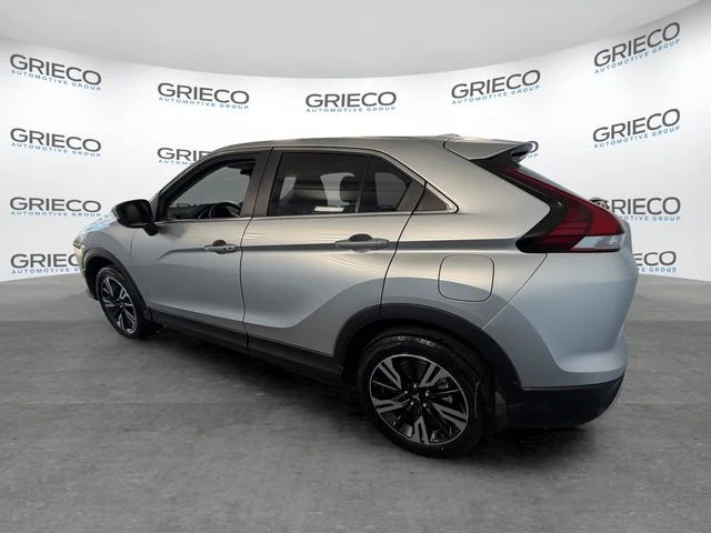 Used 2025 Silver Mitsubishi SE image 9