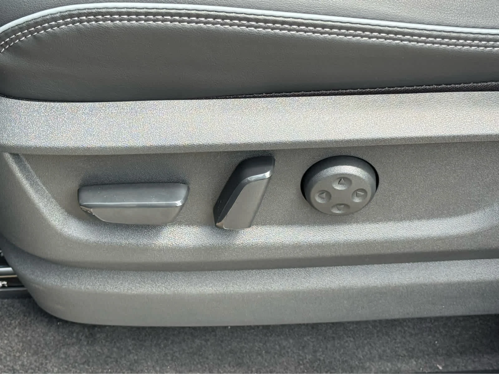 New 2027 DYNAMIC METAL INFINITI Luxe 2WD image 18