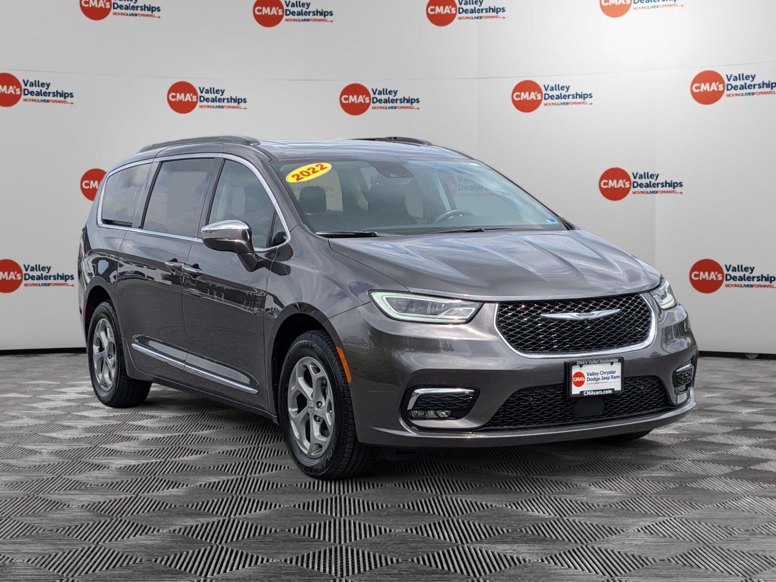 Used 2022 Granite Crystal Metallic Clearcoat Chrysler Limited image 3