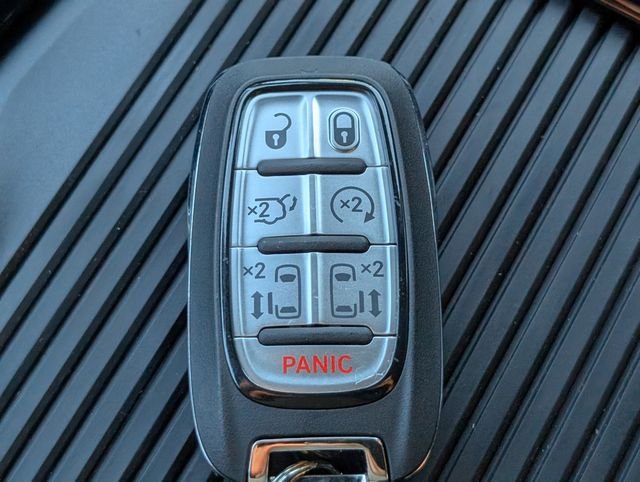 2026 Chrysler Pacifica Limited - Photo 32