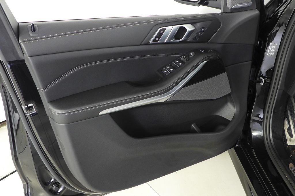 Used 2024 Black Sapphire Metallic BMW sDrive40i image 11
