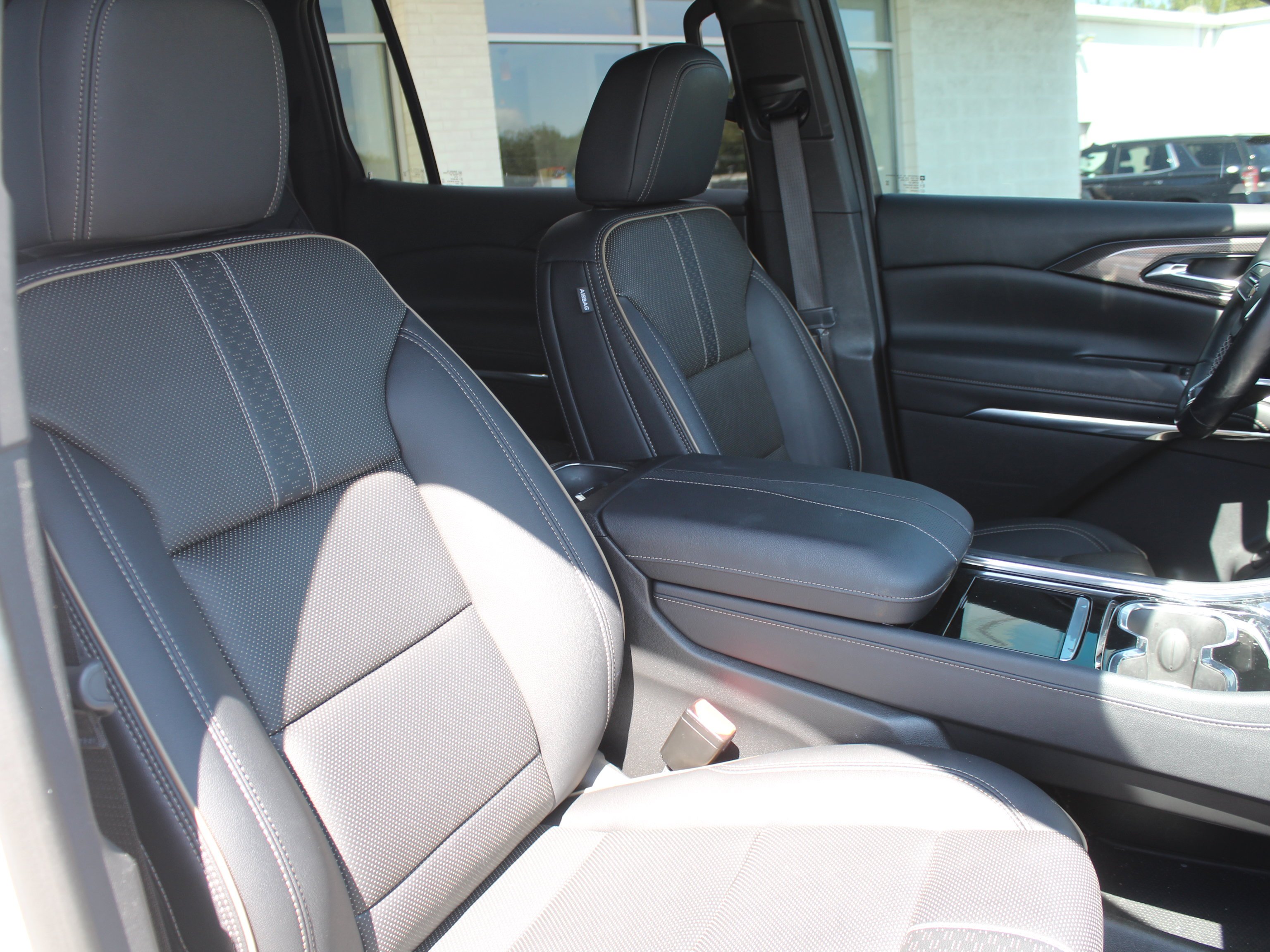 2025 Chevrolet Traverse High Country - Photo 32