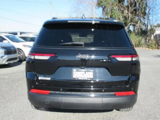 Certified Used 2022 Black Jeep Altitude image 5