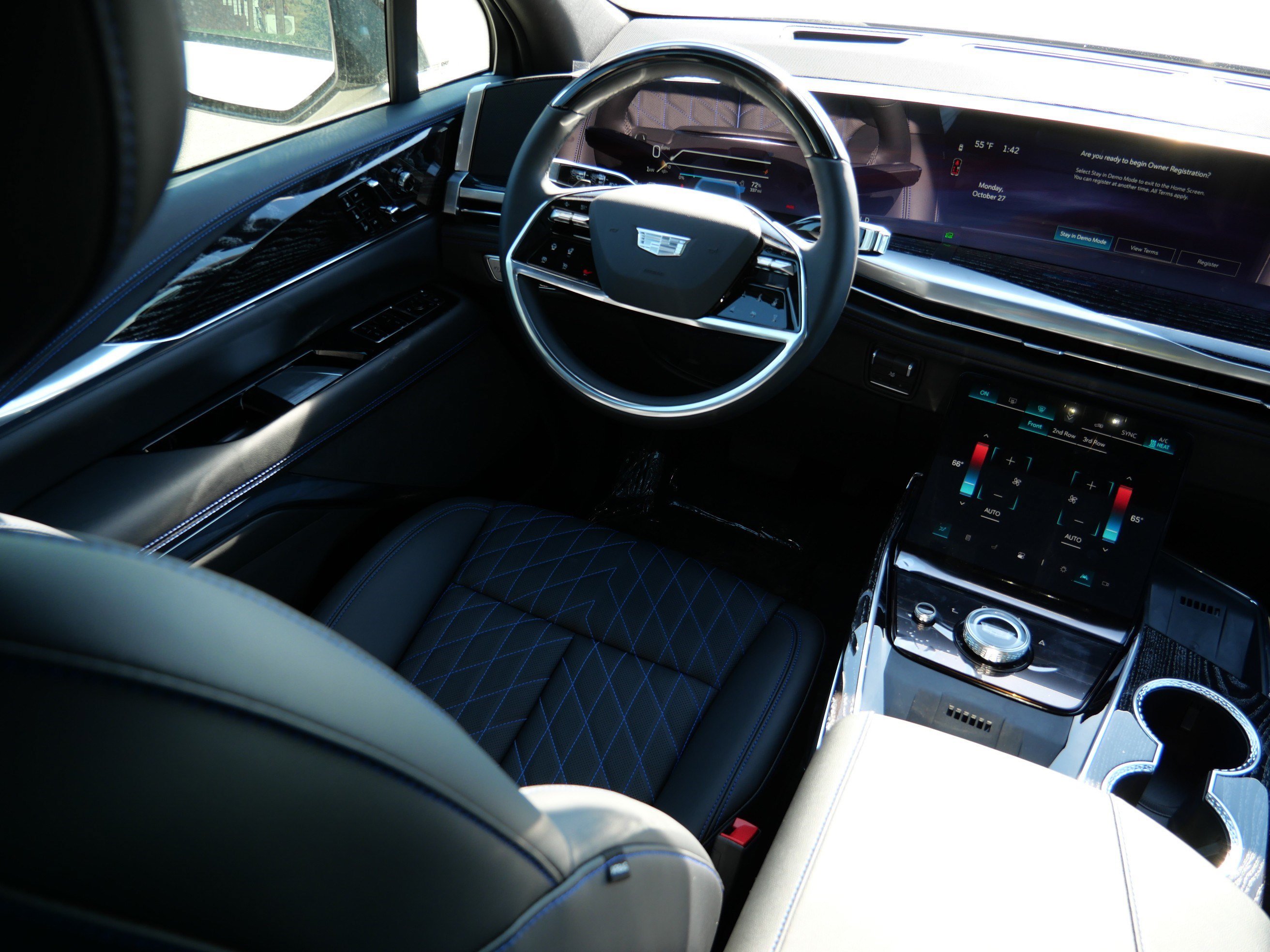 2026 Cadillac Escalade IQ Luxury - Photo 7
