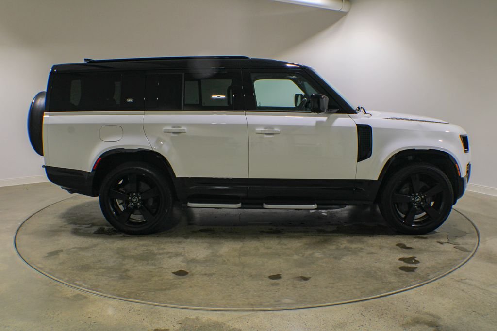 Used 2023 Fuji White Land Rover X-Dynamic SE image 7