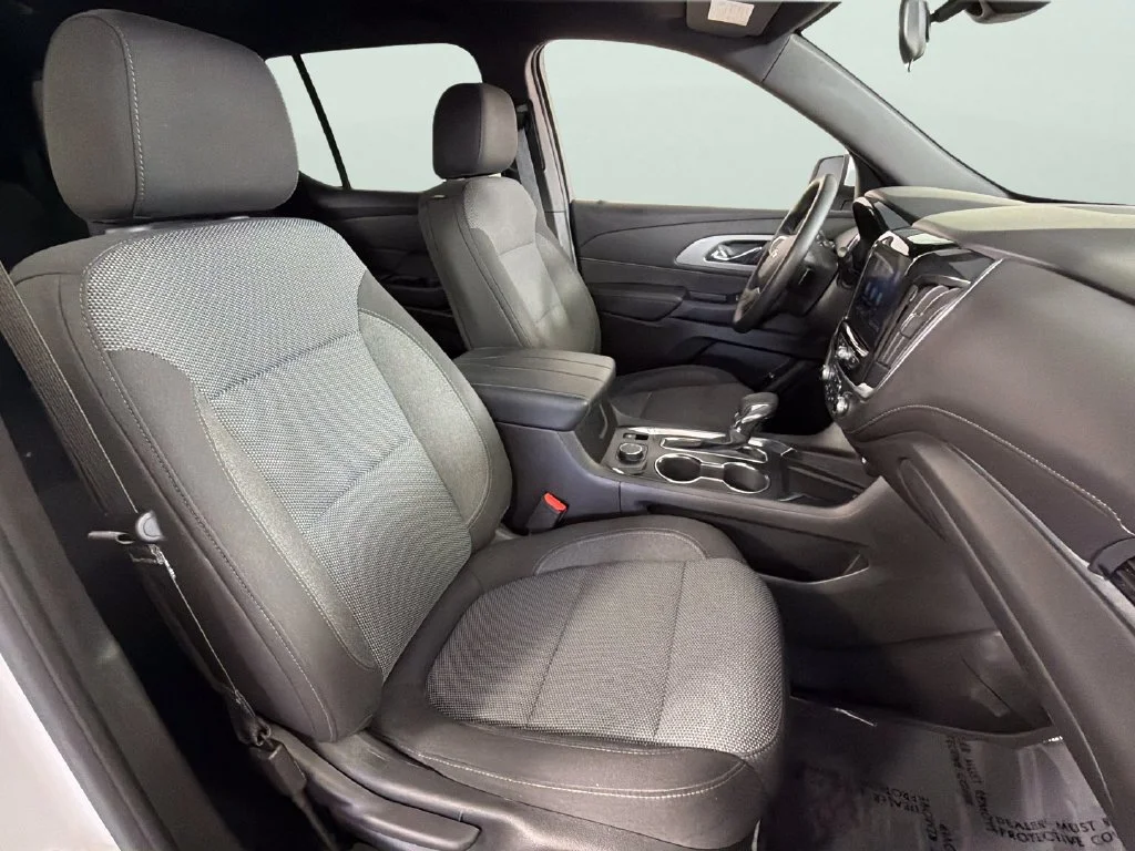 Used 2024 Summit White Chevrolet LT Cloth image 38