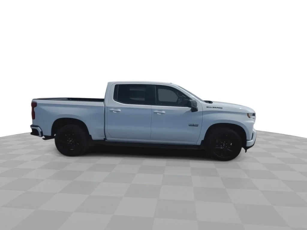 Certified Used 2021 SUMMIT WHITE Chevrolet RST image 9