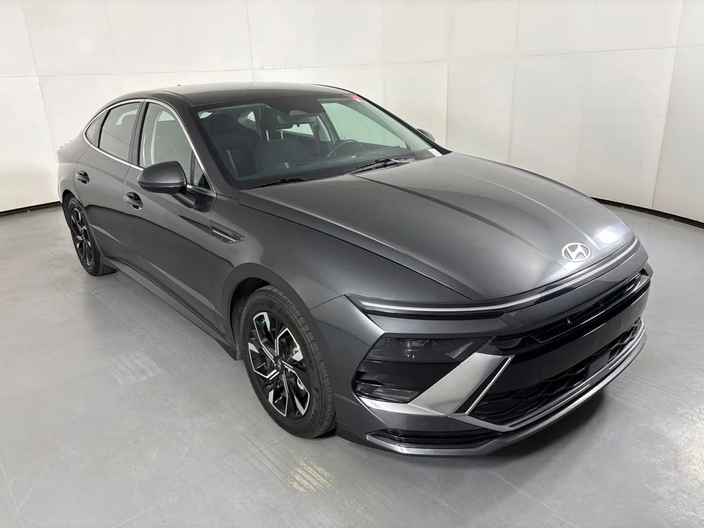 Used 2025 Gray Hyundai SEL image 2