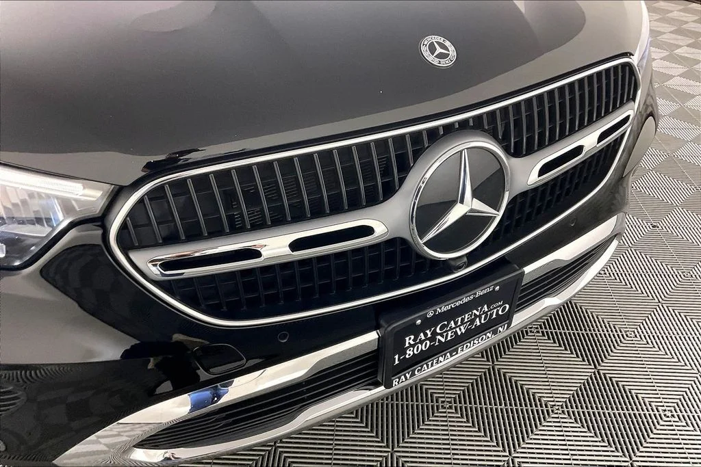 Certified Used 2025 Black Mercedes-Benz GLC 350e image 23