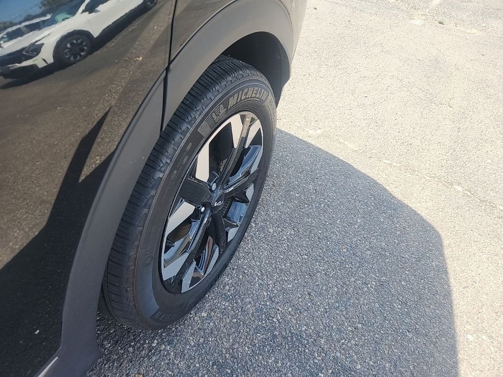 Used 2023 Black Kia X-Line image 8
