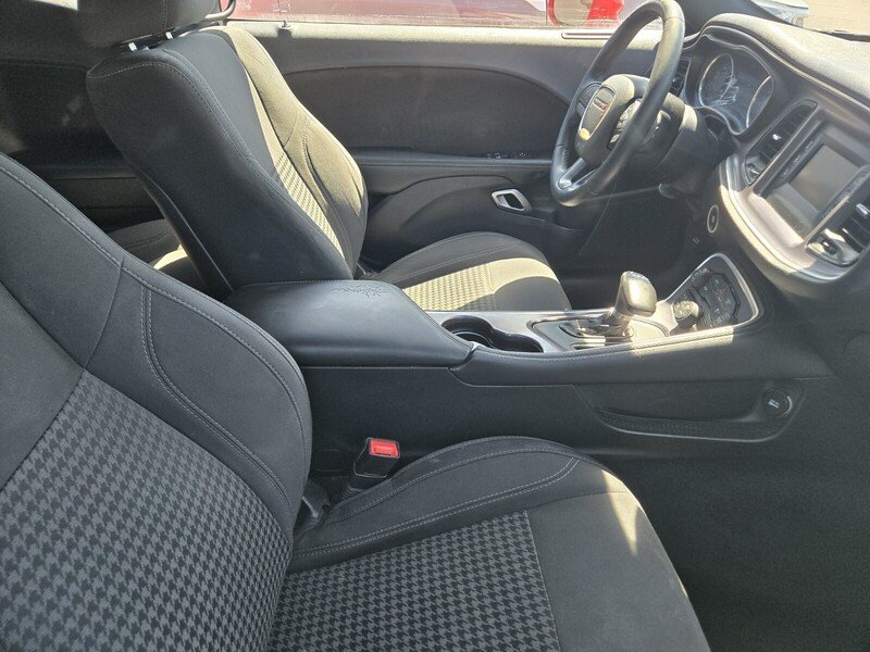 Used 2017 Torred DODGE SXT COUPE image 4