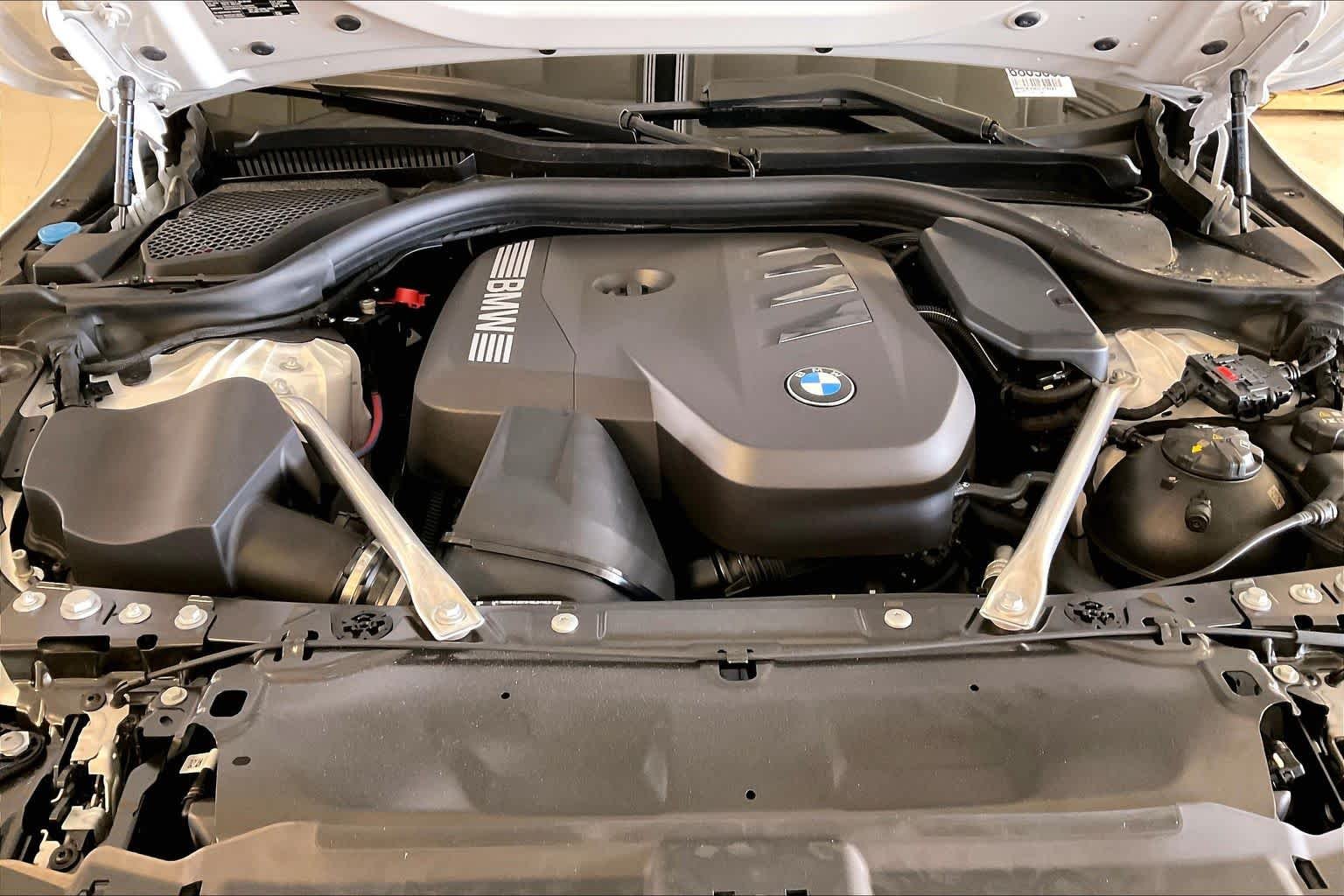 New 2027 Mineral White Metallic BMW 530i xDrive image 16
