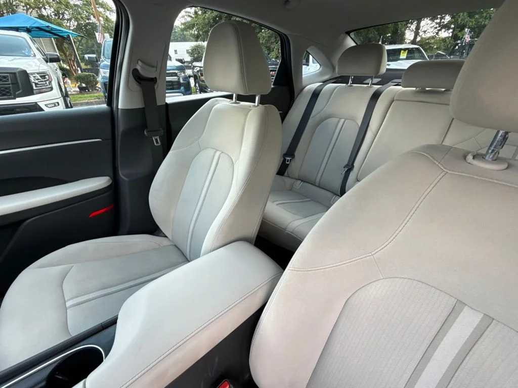 Used 2025 Gray Hyundai SEL image 17