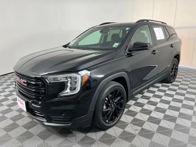 Used 2023 Ebony Twilight Metallic GMC SLE image 3
