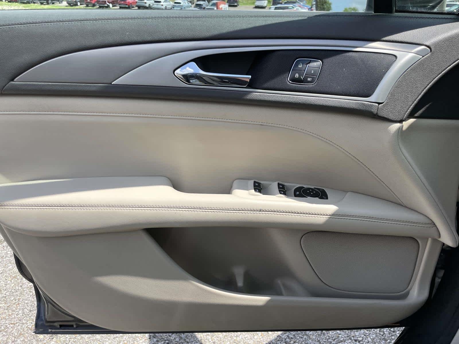 Used 2017 Magnetic Gray Metallic Lincoln Premiere image 26