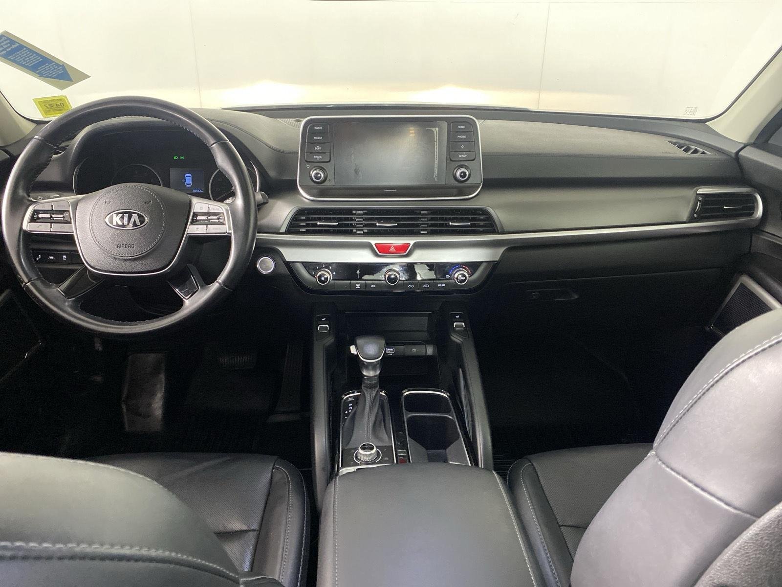 Used 2020 Snow White Pearl Kia  image 25