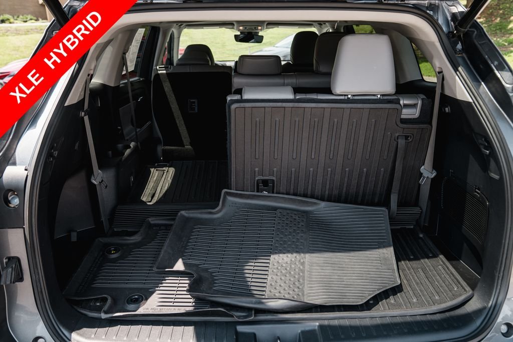 Used 2022 Magnetic Gray Metallic Toyota XLE image 7