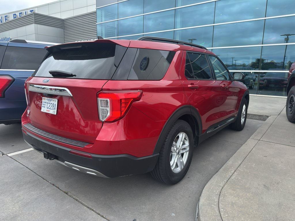 Used 2021 Rapid Red Metallic Tinted Clearcoat Ford XLT image 3