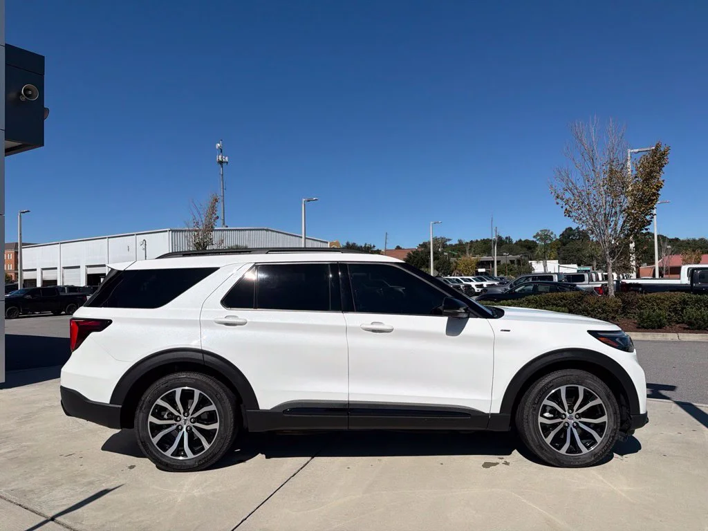 Certified Used 2025 Star White Ford ST-Line image 2