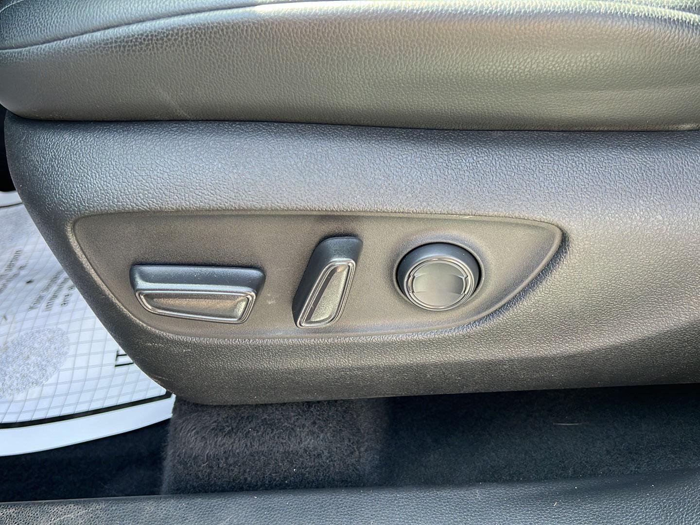 Used 2022 Wind Chill Pearl Toyota XLE image 5