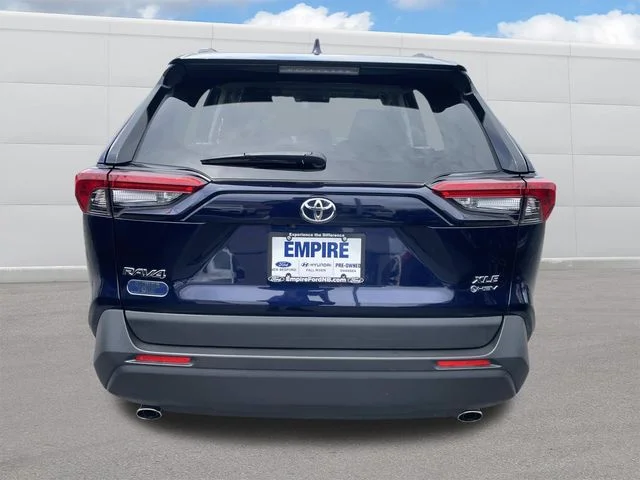 Certified Used 2025  Toyota XLE image 4