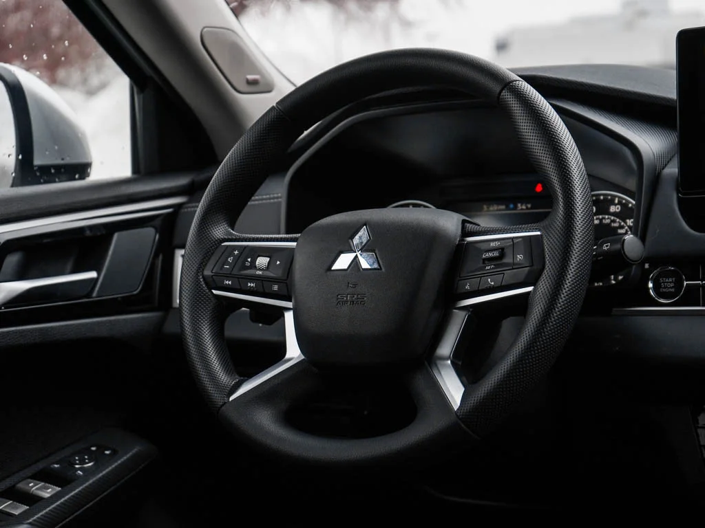New 2026 Alloy Silver Metallic Mitsubishi ES image 14