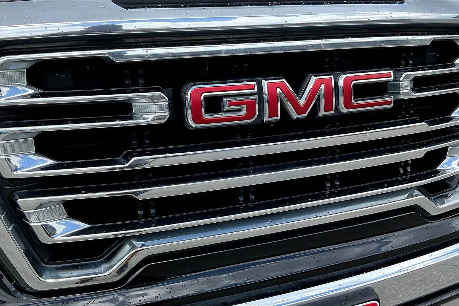 Used 2020 Onyx Black GMC SLT image 30