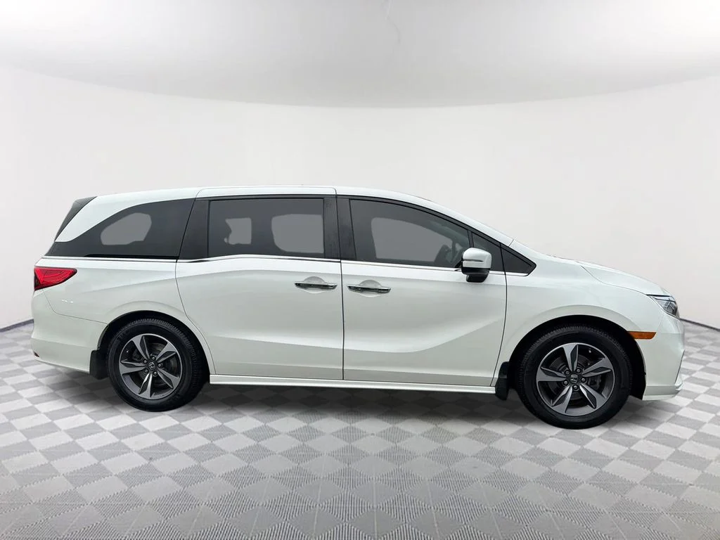 Used 2019  Honda Touring image 4