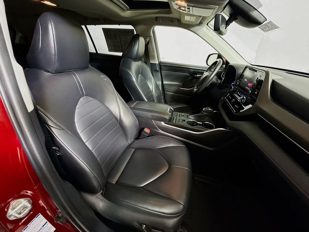 Used 2022 Ruby Flare Pearl Toyota XLE image 30