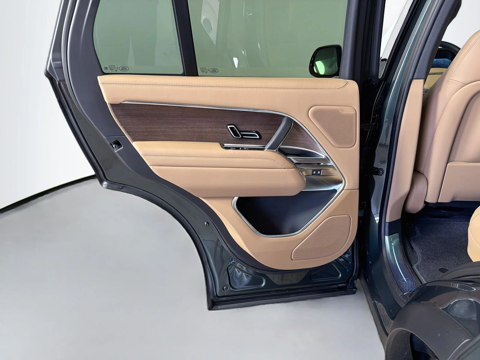 New 2026 Belgravia Green Land Rover SE image 26