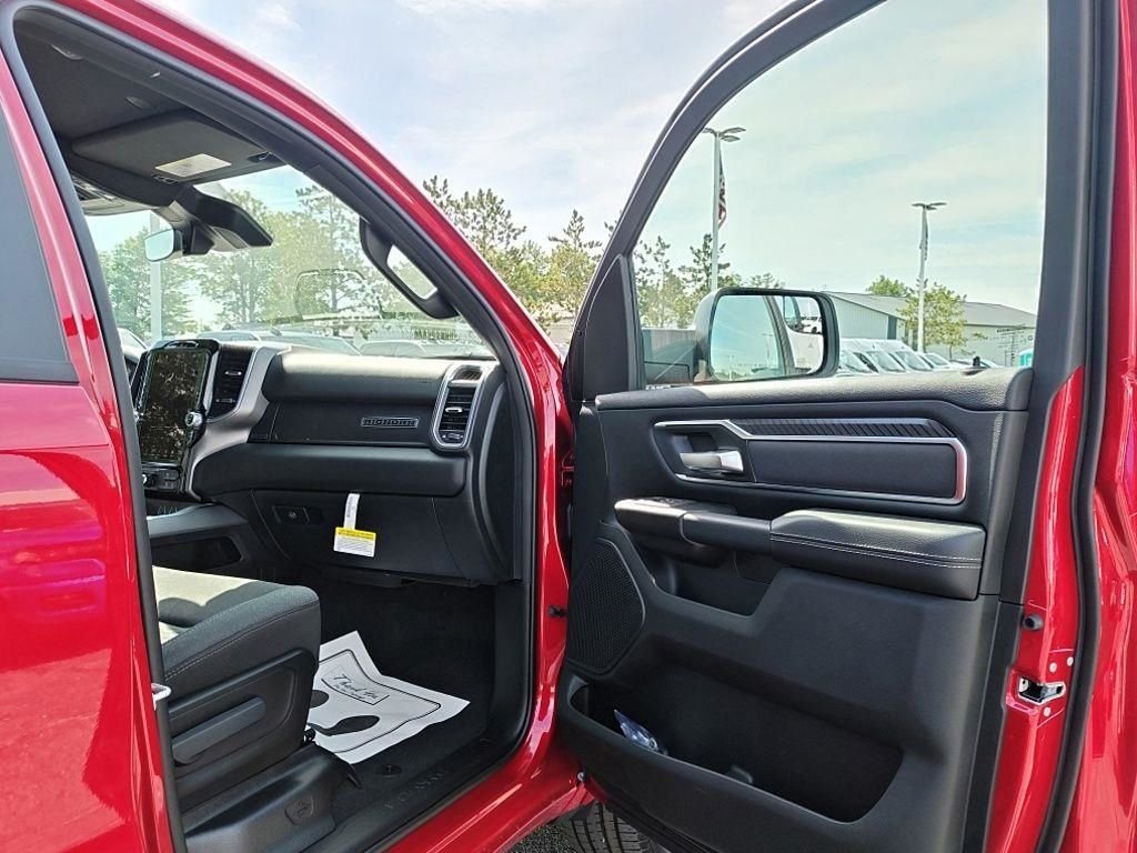 New 2026 Molten Red Pearl-Coat Exterior Paint RAM Big Horn/Lone Star image 34