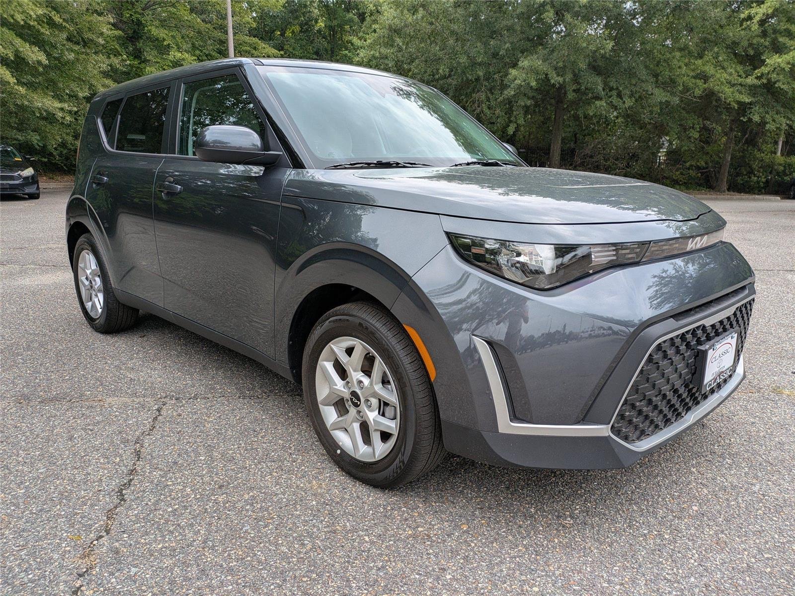 Used 2025  KIA  image 2