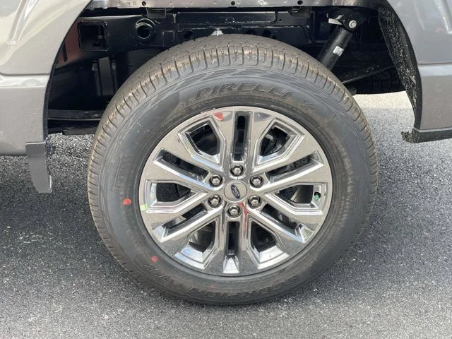 New 2026 Carbonized Gray Metallic Ford XLT image 24