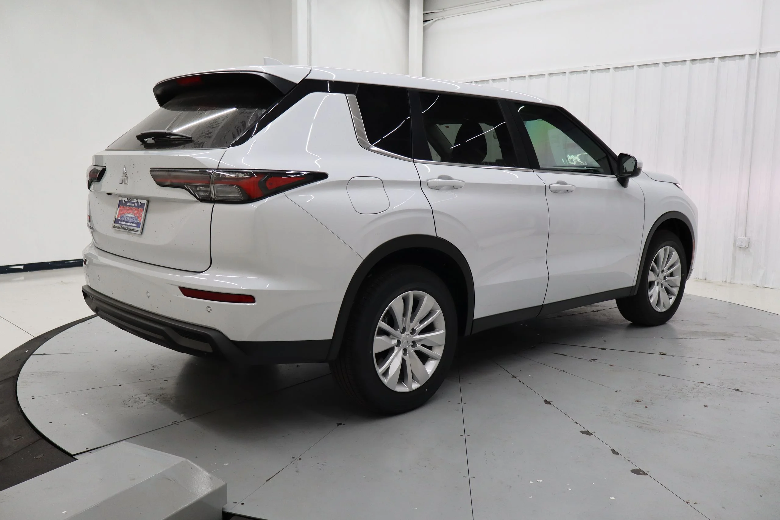 New 2026 White Mitsubishi ES image 3