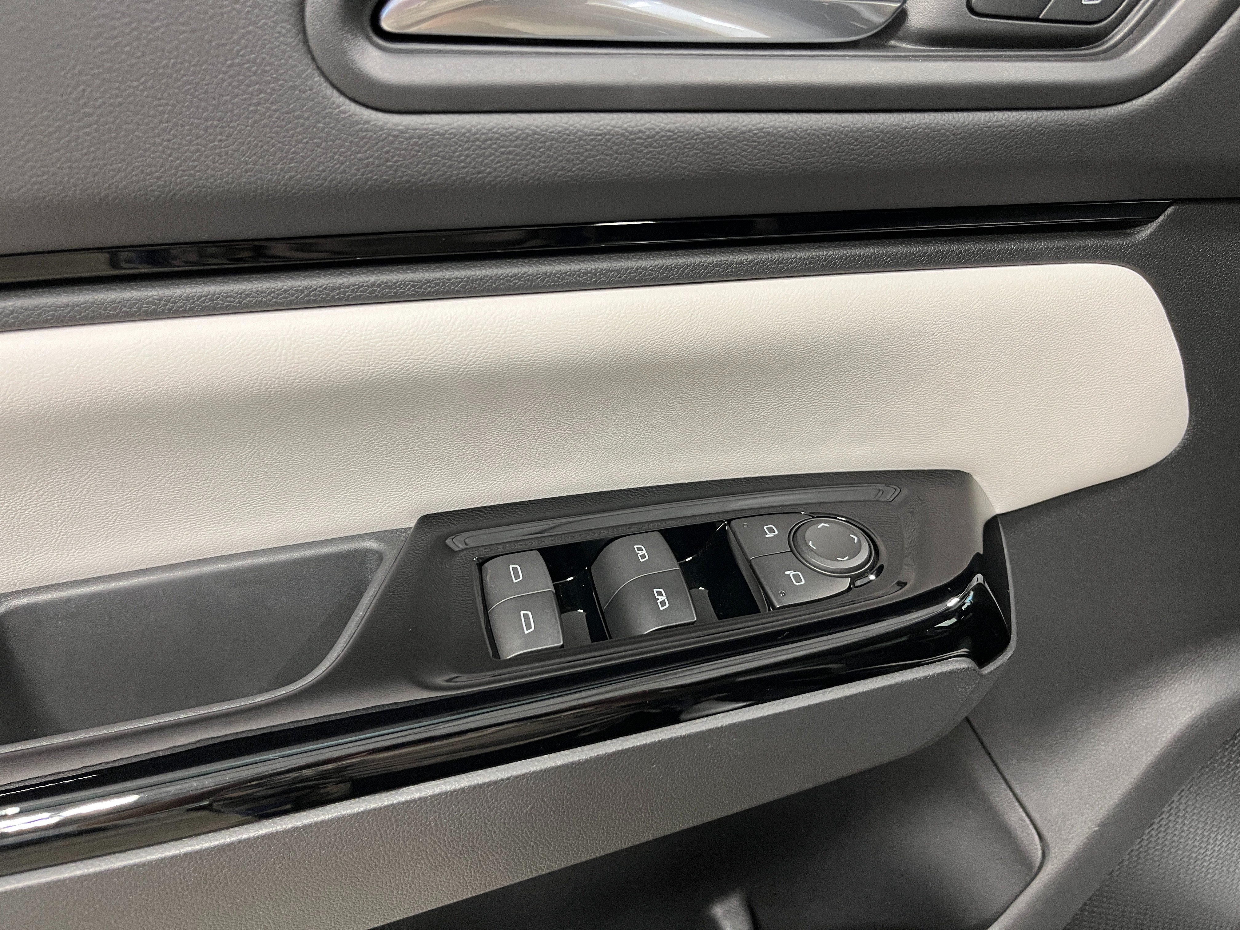 New 2026 Mercury Silver Metallic Honda Touring image 14